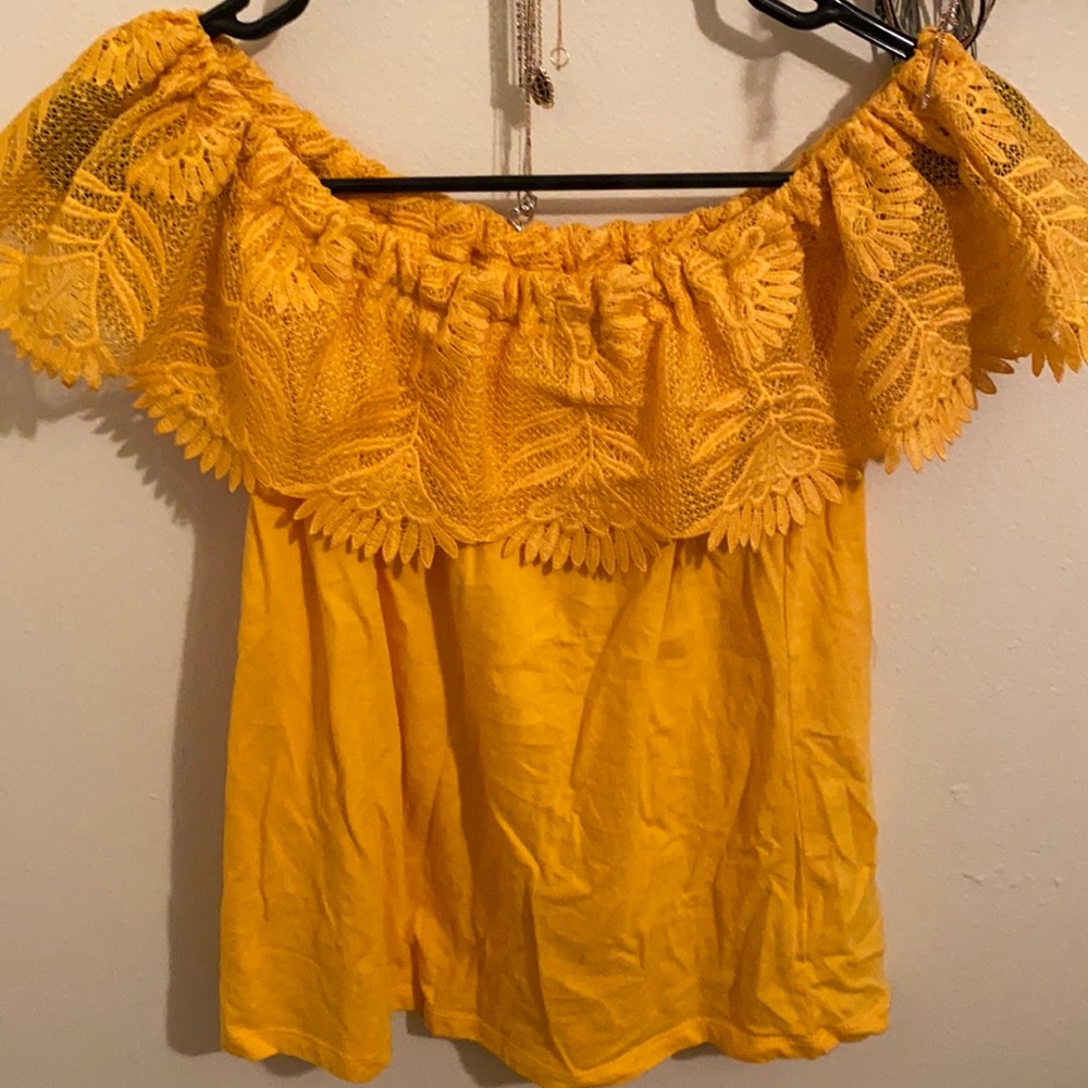 Detailed Off the shoulder top.